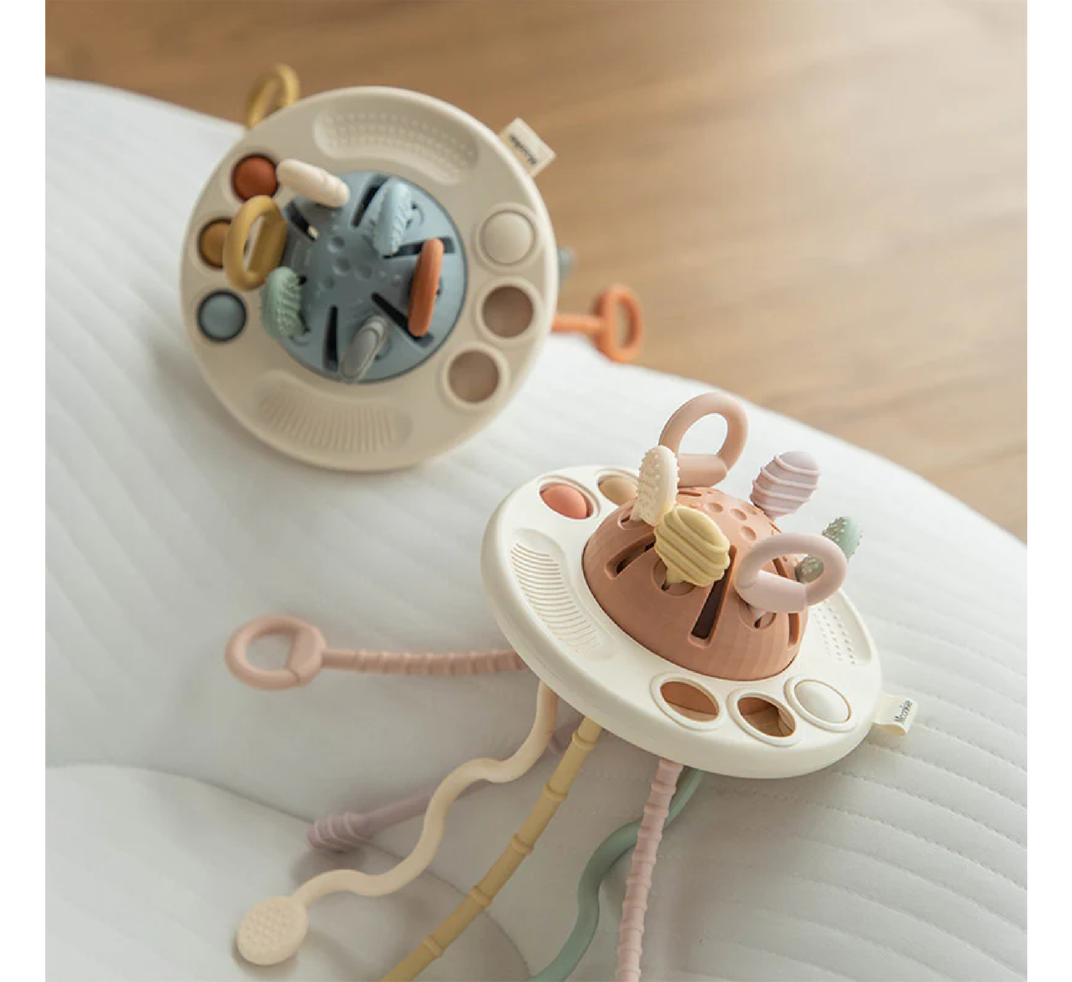 Moonkie UFO Silicone Pulling Toy Moonkie UFO Silicone Pulling Toy