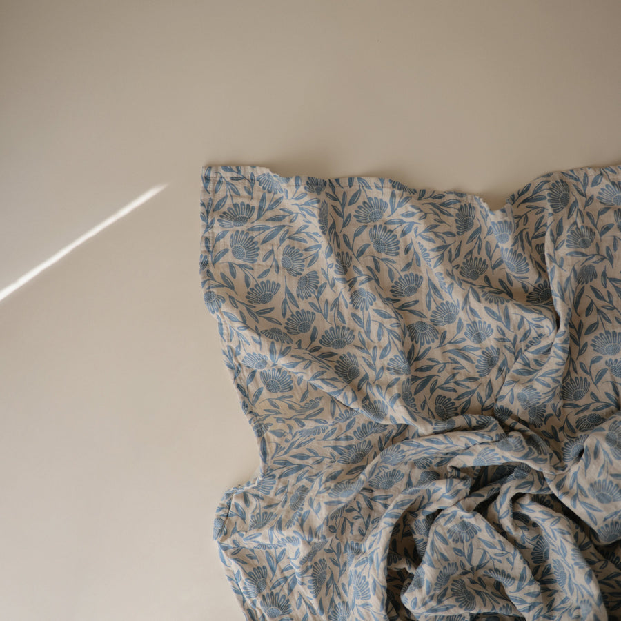Mushie Organic Cotton Muslin Swaddle Blanket