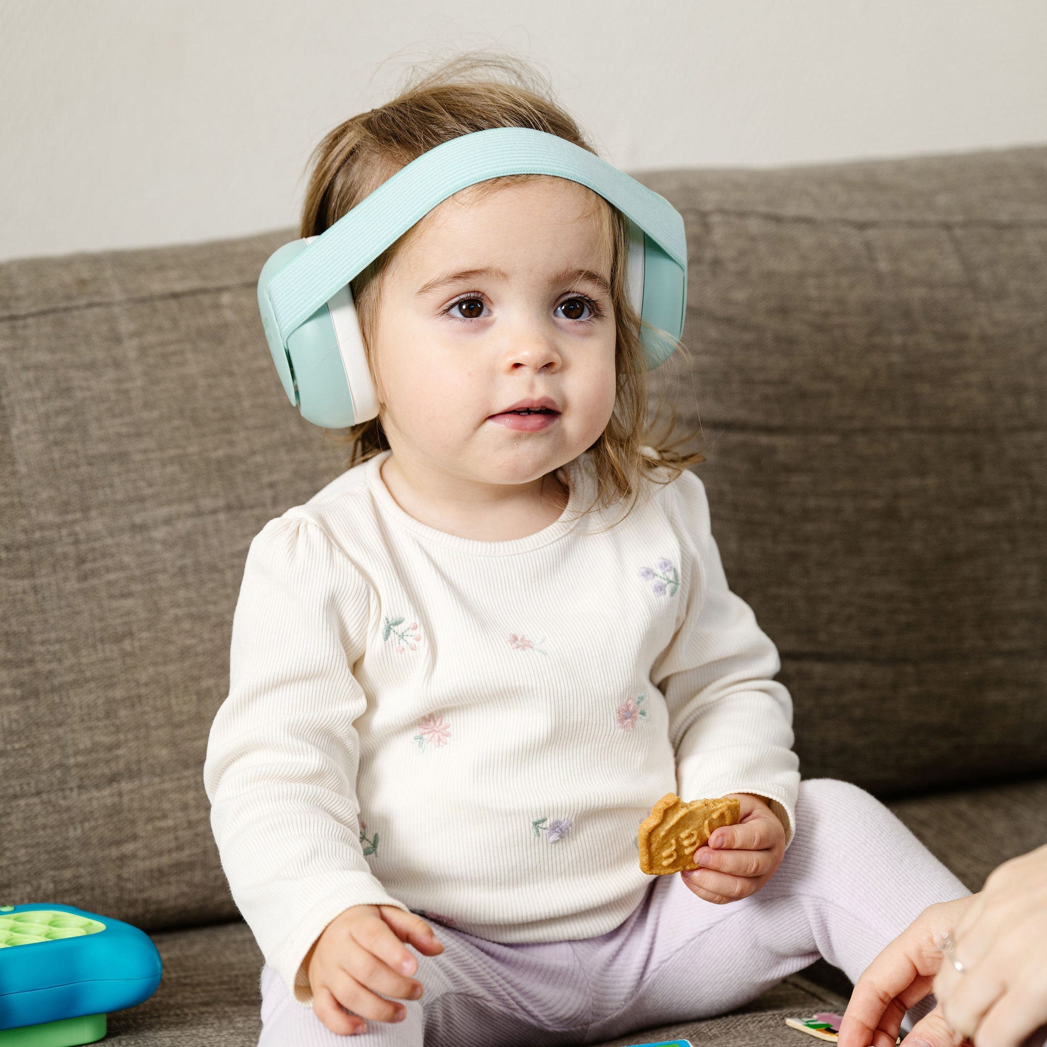 Alecto BV74 - Hearing protection for babies and toddlers - White/Mint green