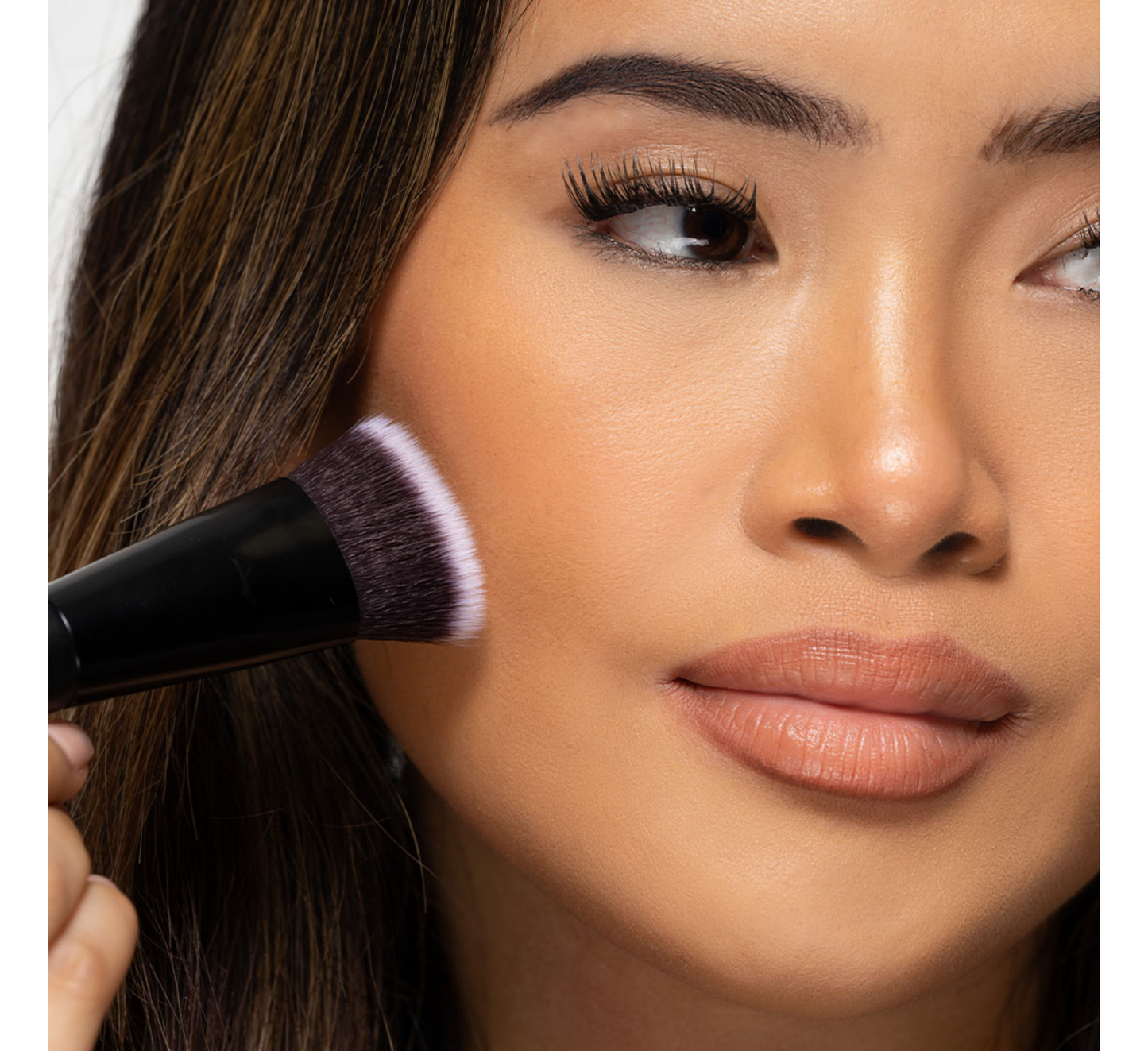 Brushworks No. 11 Flat Top Contour Brush