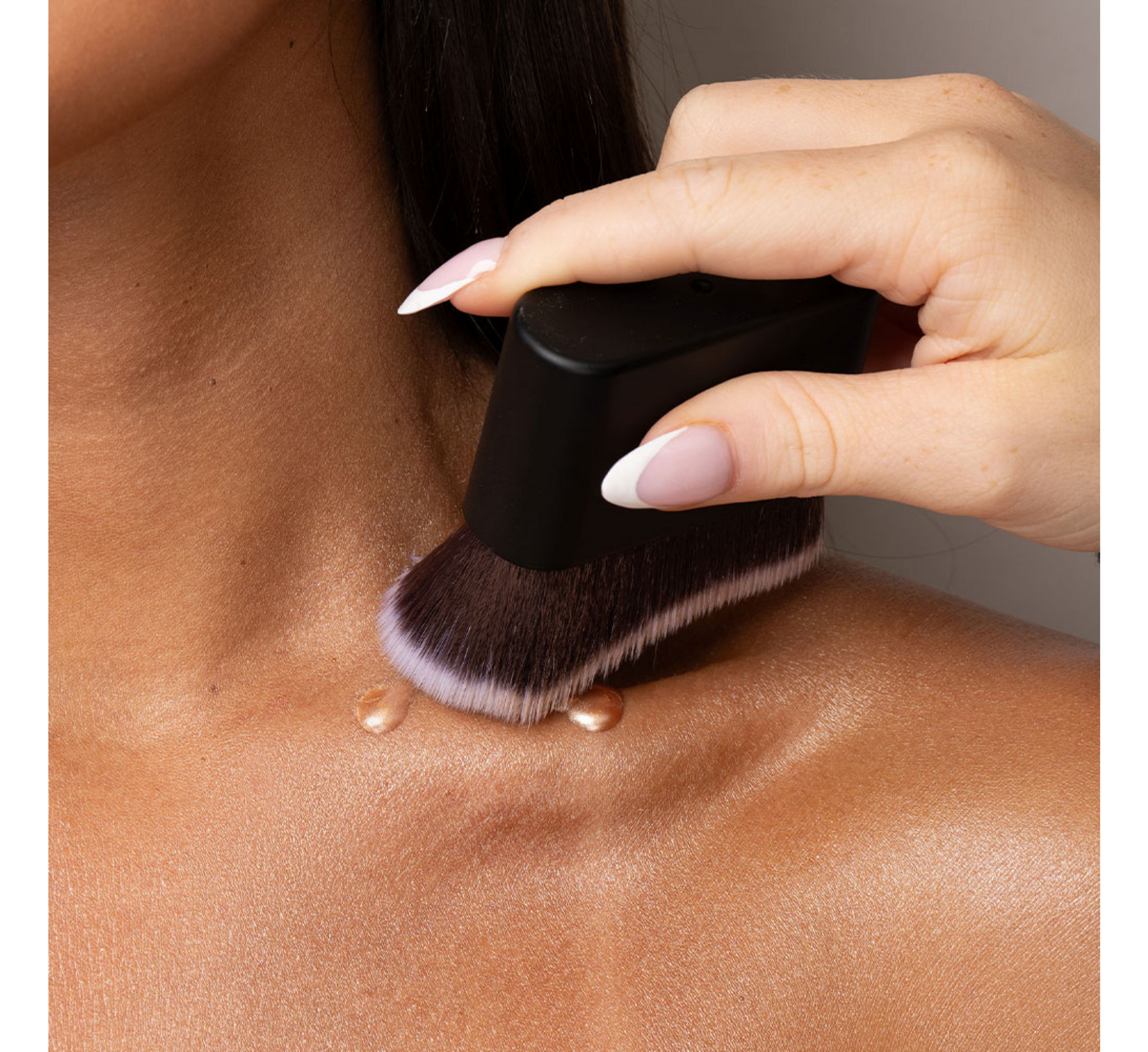 Brushworks No. 24 Blending Face & Body Brush