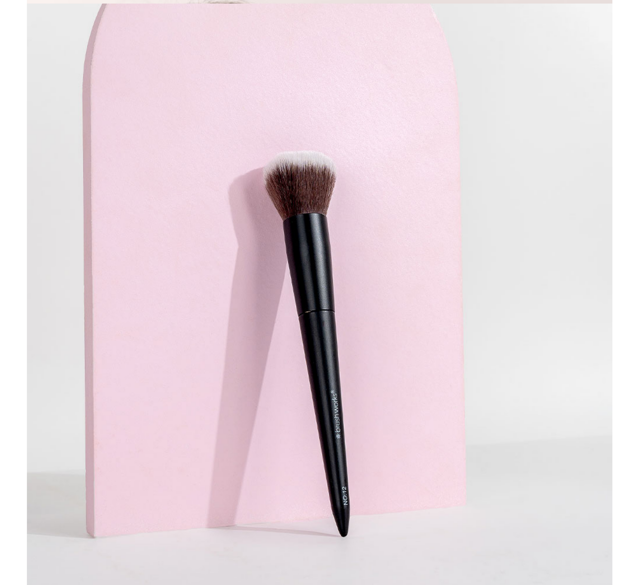 Brushworks Nr. 12 Blush Brush
