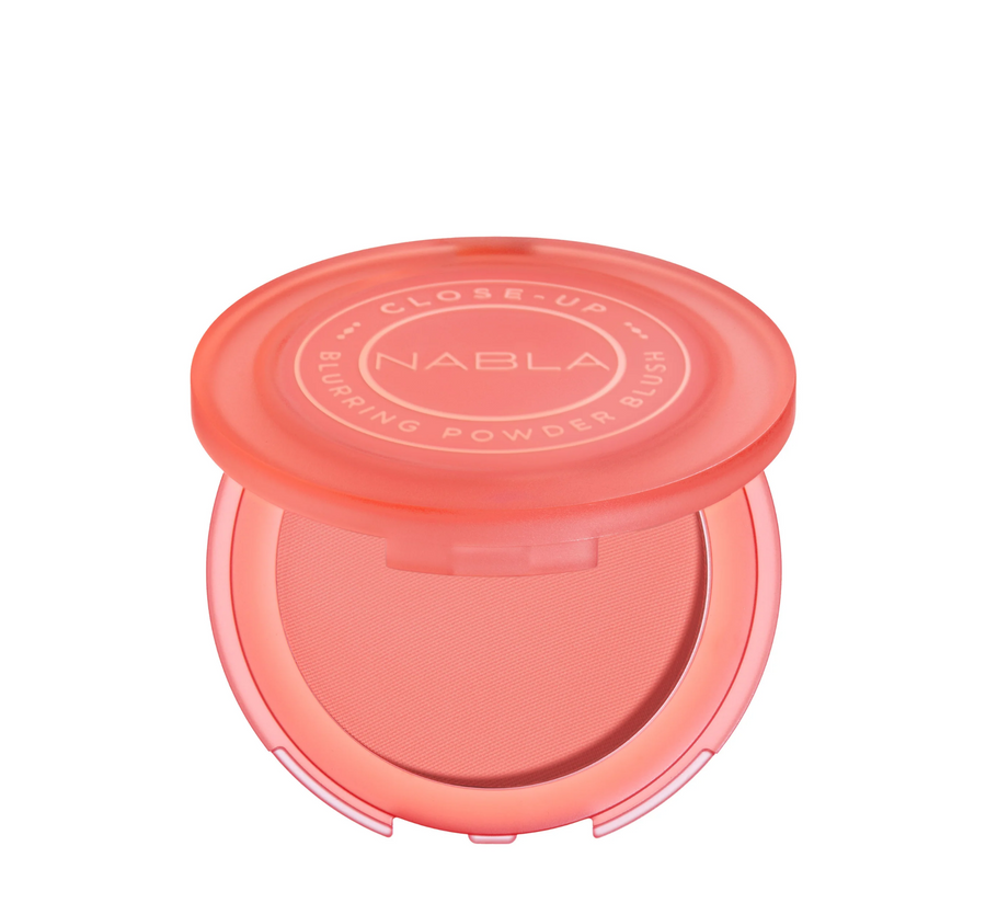 Close-Up Blurring Powder Blush