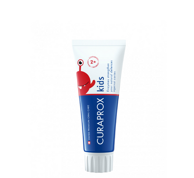 Pastë dhëmbësh Curaprox për fëmijë me aromë luleshtrydheje 950 ppm (2+ vjeç) *60ml