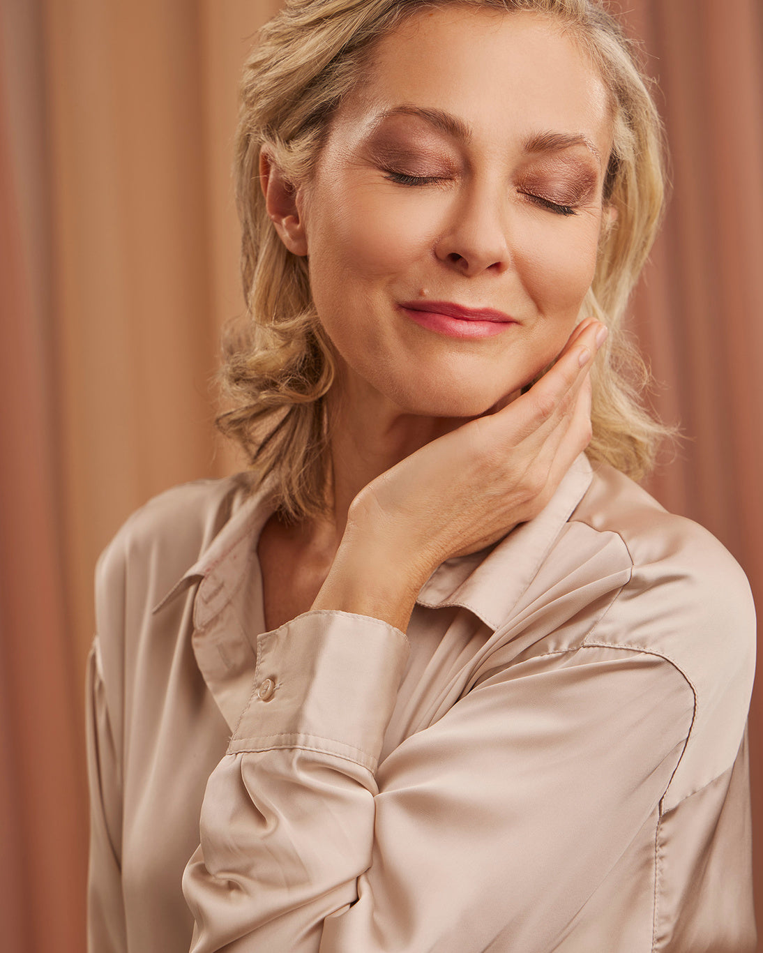 Eye Lift Liquid Eyeshadow