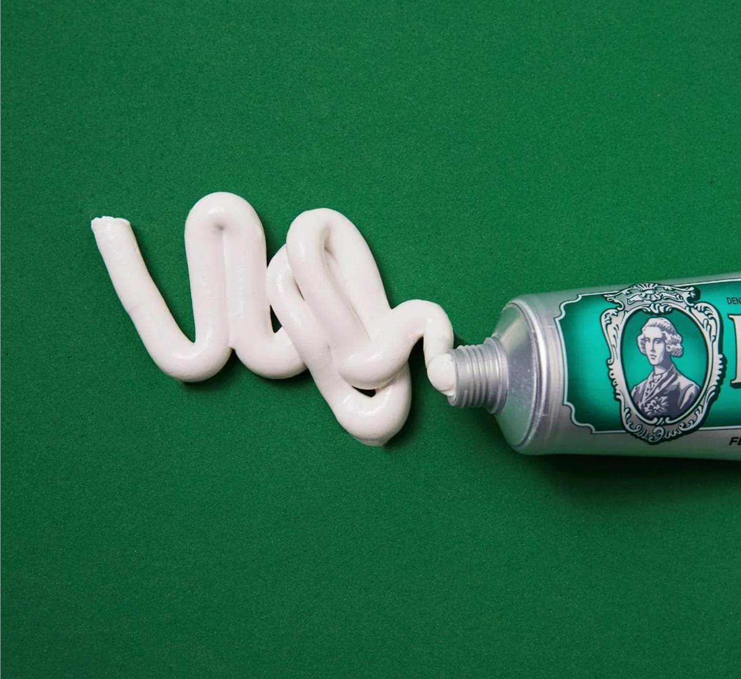 Pastë dhëmbësh Marvis Classic me mente e fortë *85ml