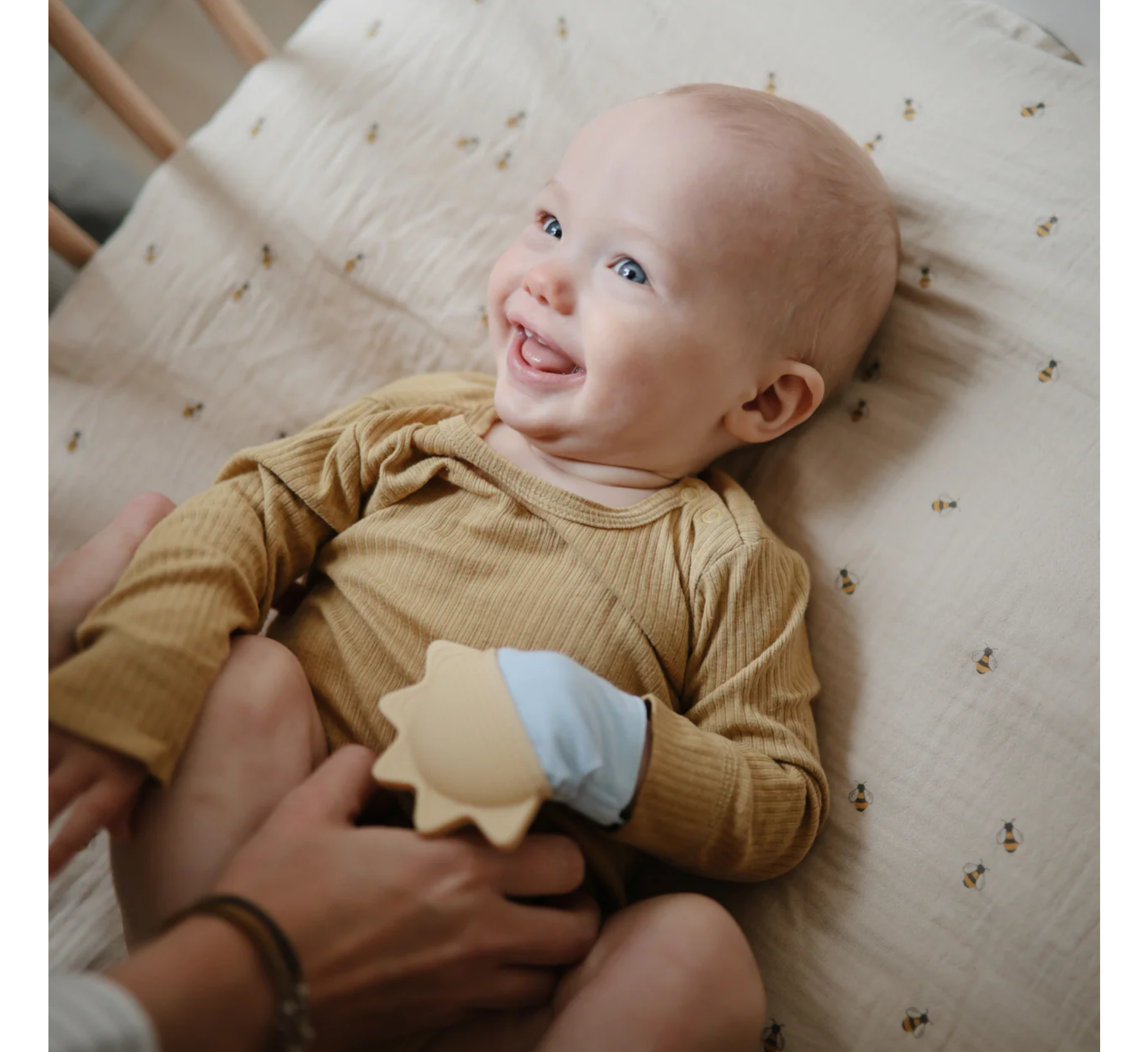 Mushie Baby Teething Mitten 3 Months+