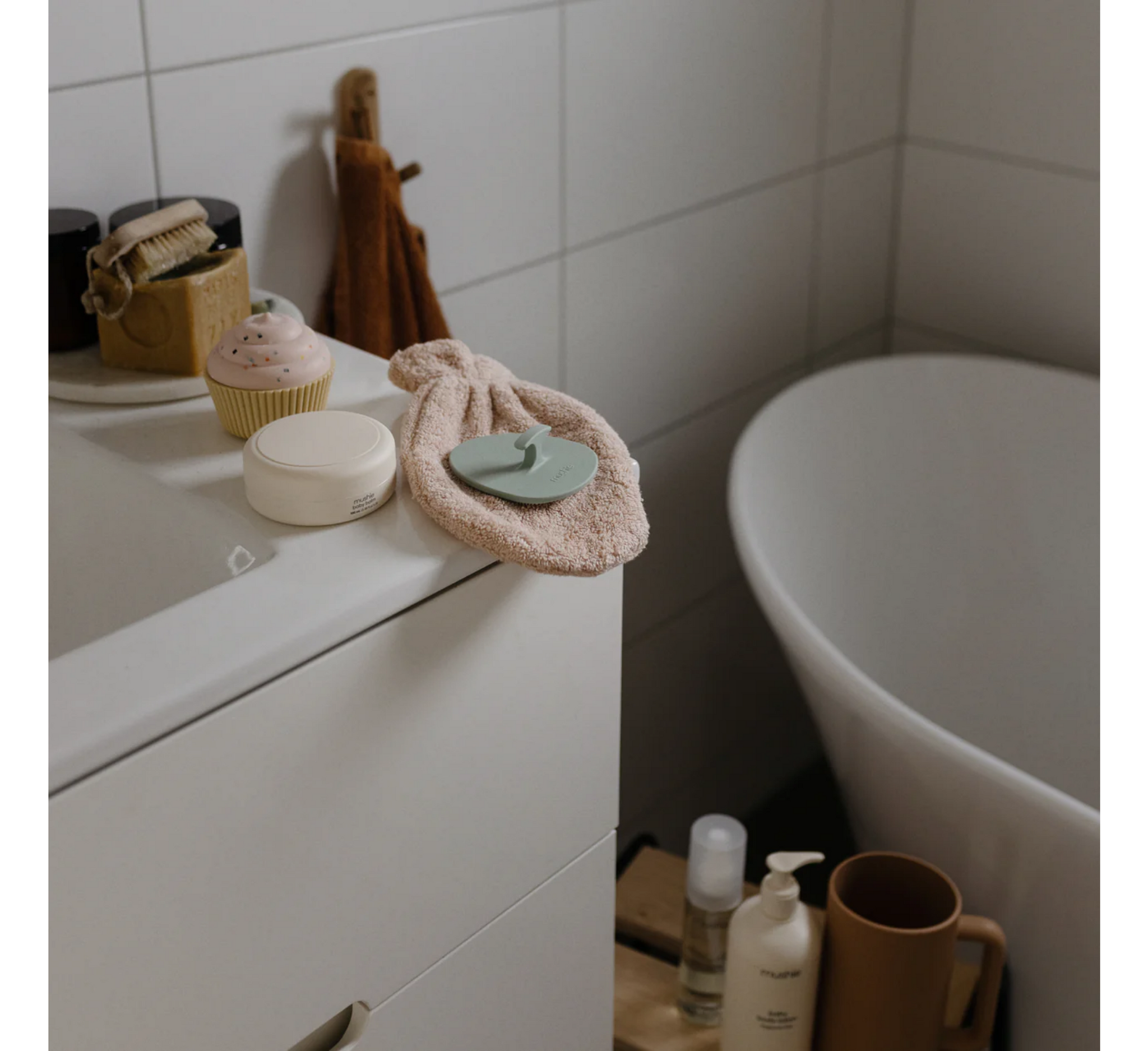 Furça për djep Mushie, pako me 2 copë