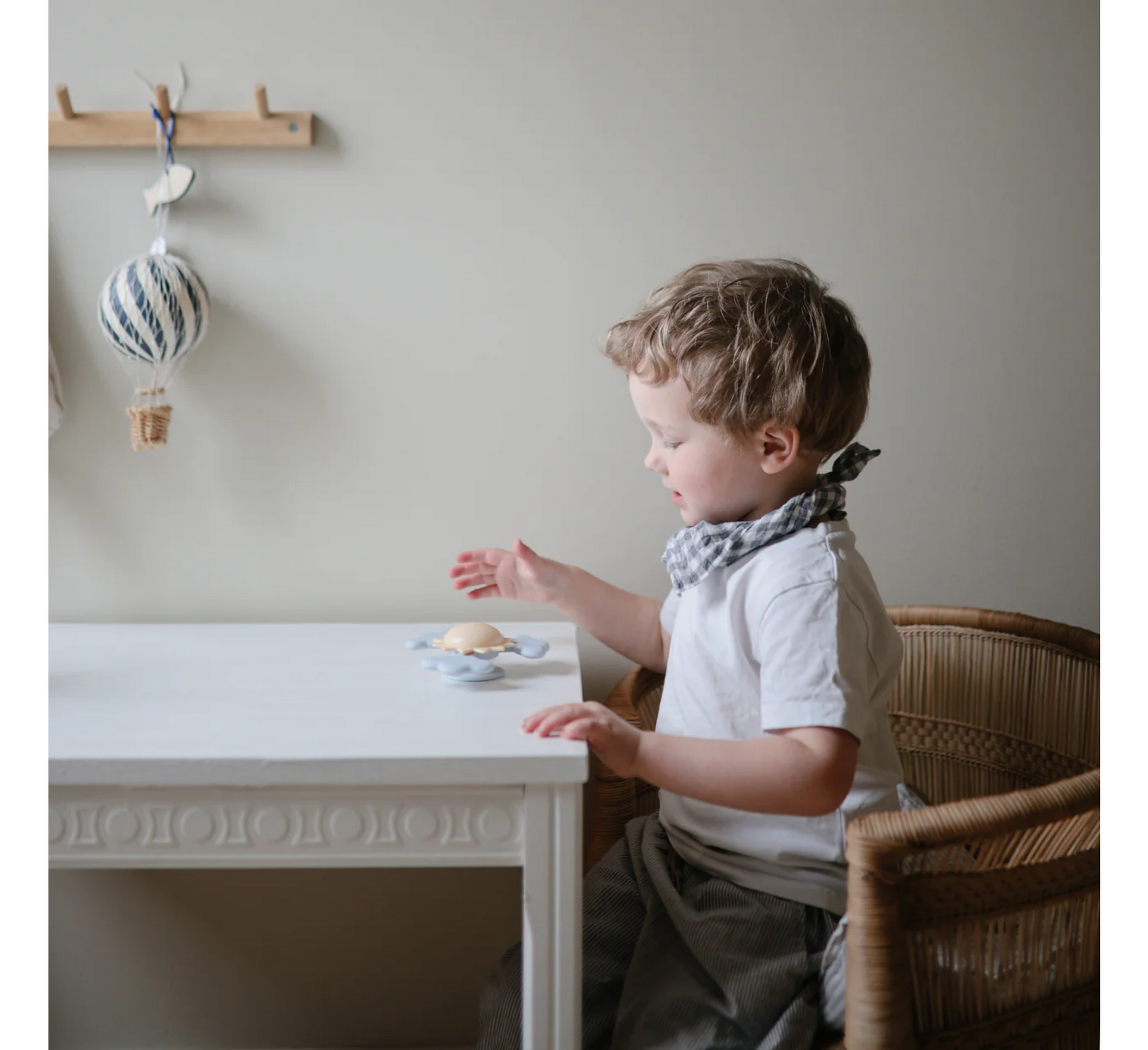 Lodër me thithje Mushie për fëmijë 10+ muajsh