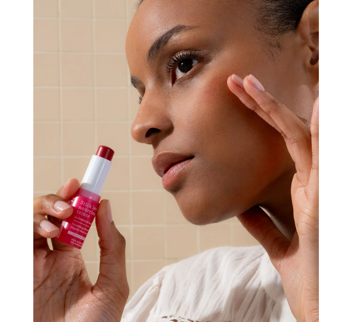 Balsam Buzësh me Ngjyrë Ushqyes, Rimbushës dhe me Gjalpë Shea Organik *4.5gr