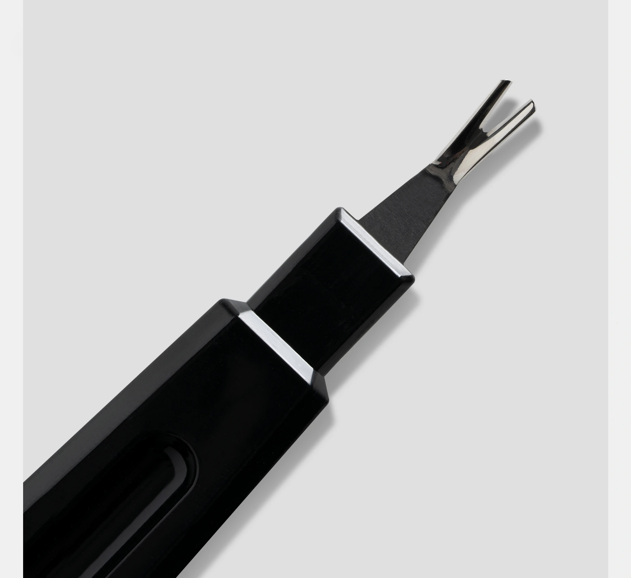 Limë thonjsh e veshur me nikel Podia + heqës kulikulash